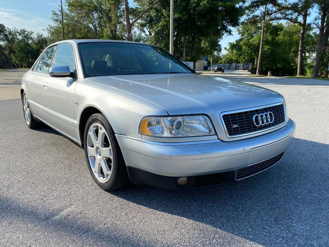 2001 AUDI S8