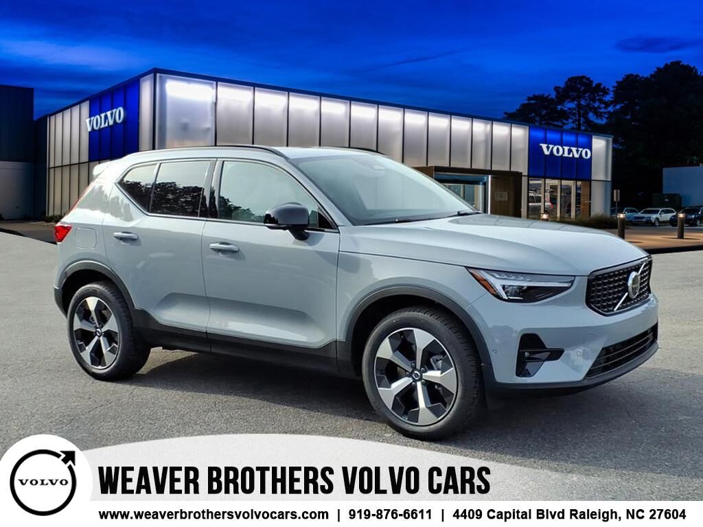 2026 VOLVO XC40