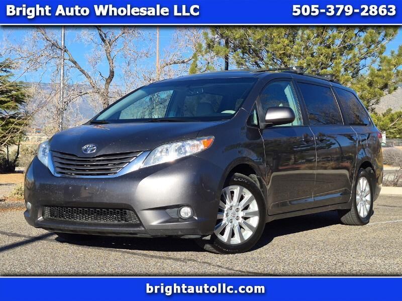 2012 TOYOTA Sienna
