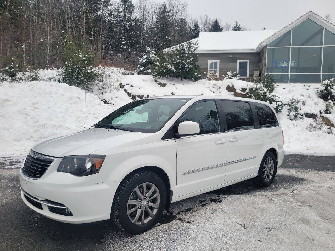 2016 CHRYSLER Town and Country