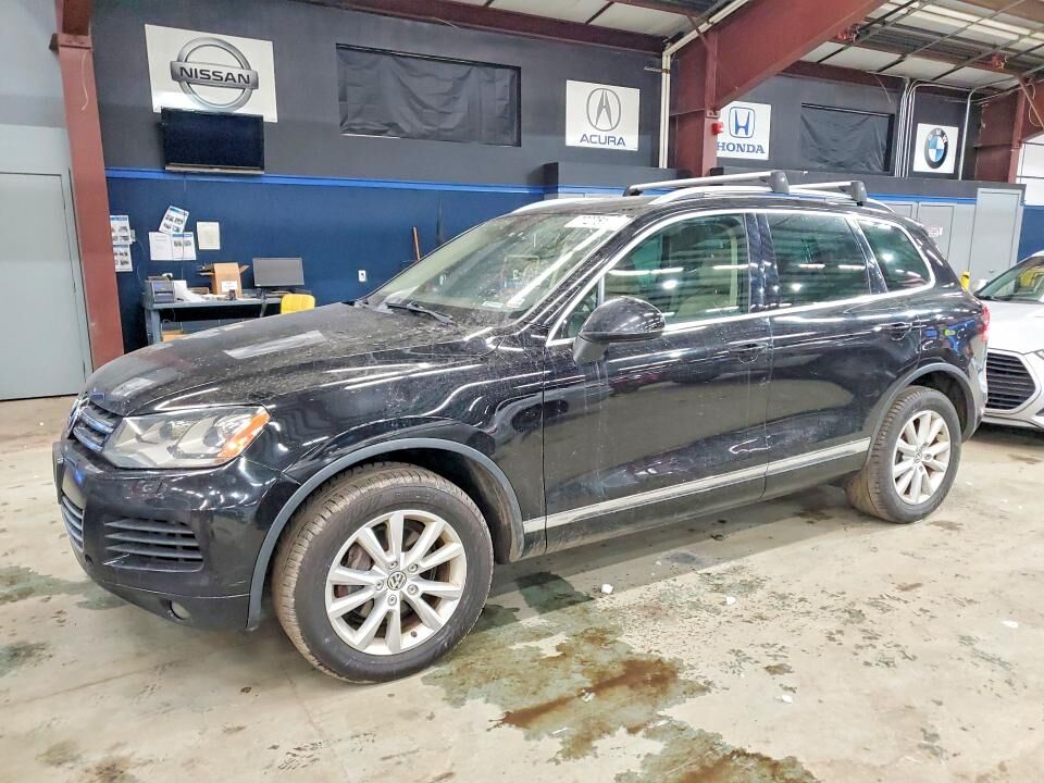 2013 VOLKSWAGEN Touareg