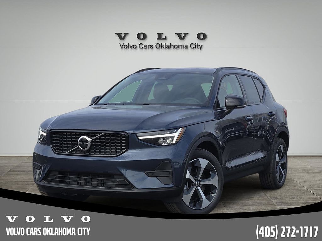 2026 VOLVO XC40