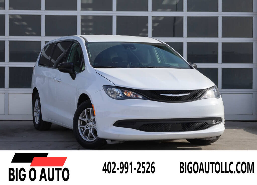 2024 CHRYSLER Voyager