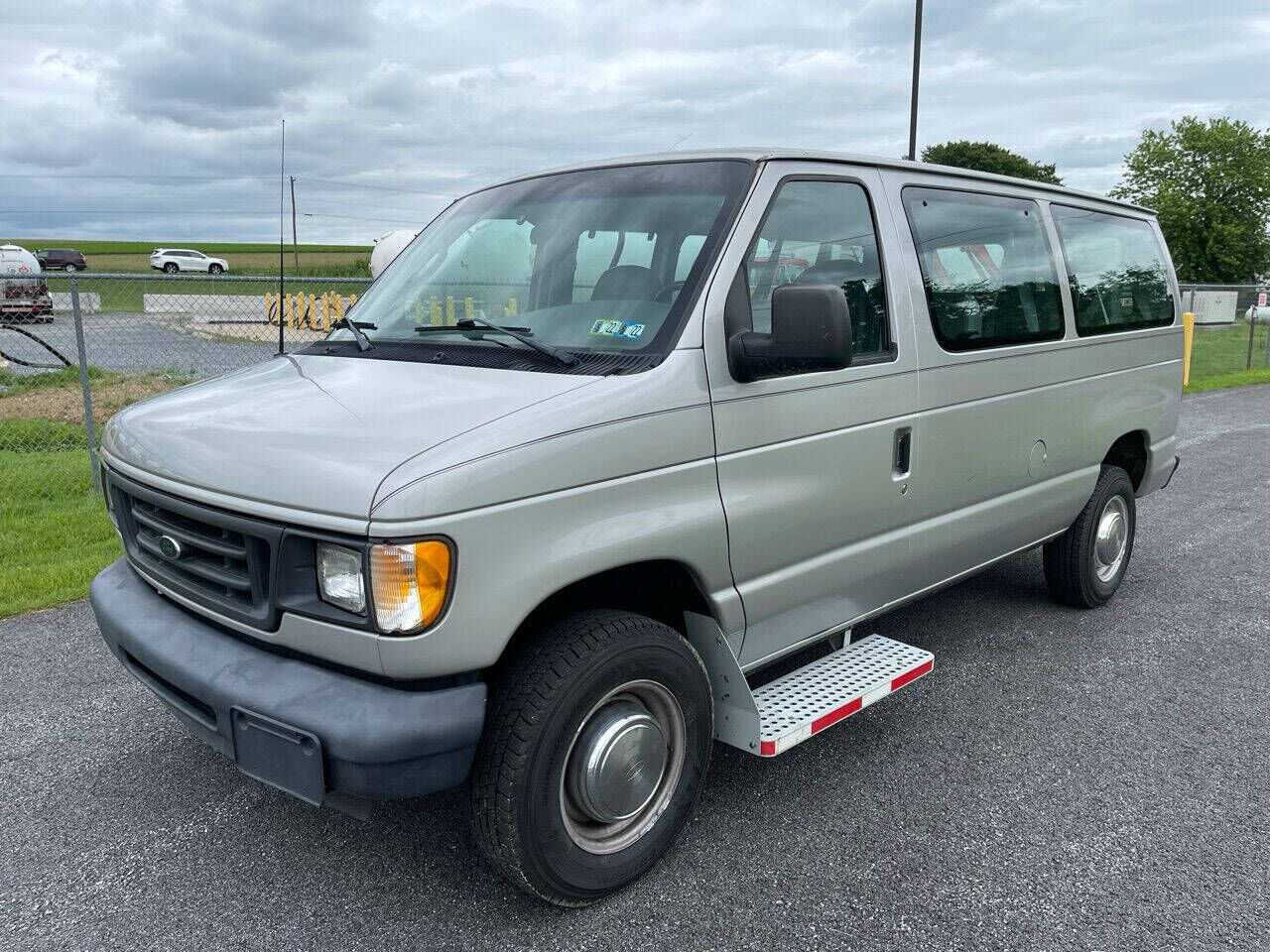 2003 FORD E-350