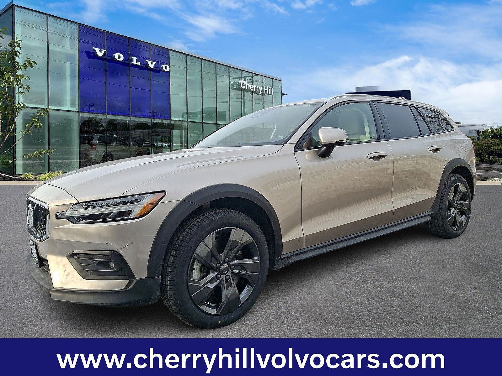 2023 VOLVO V60CC