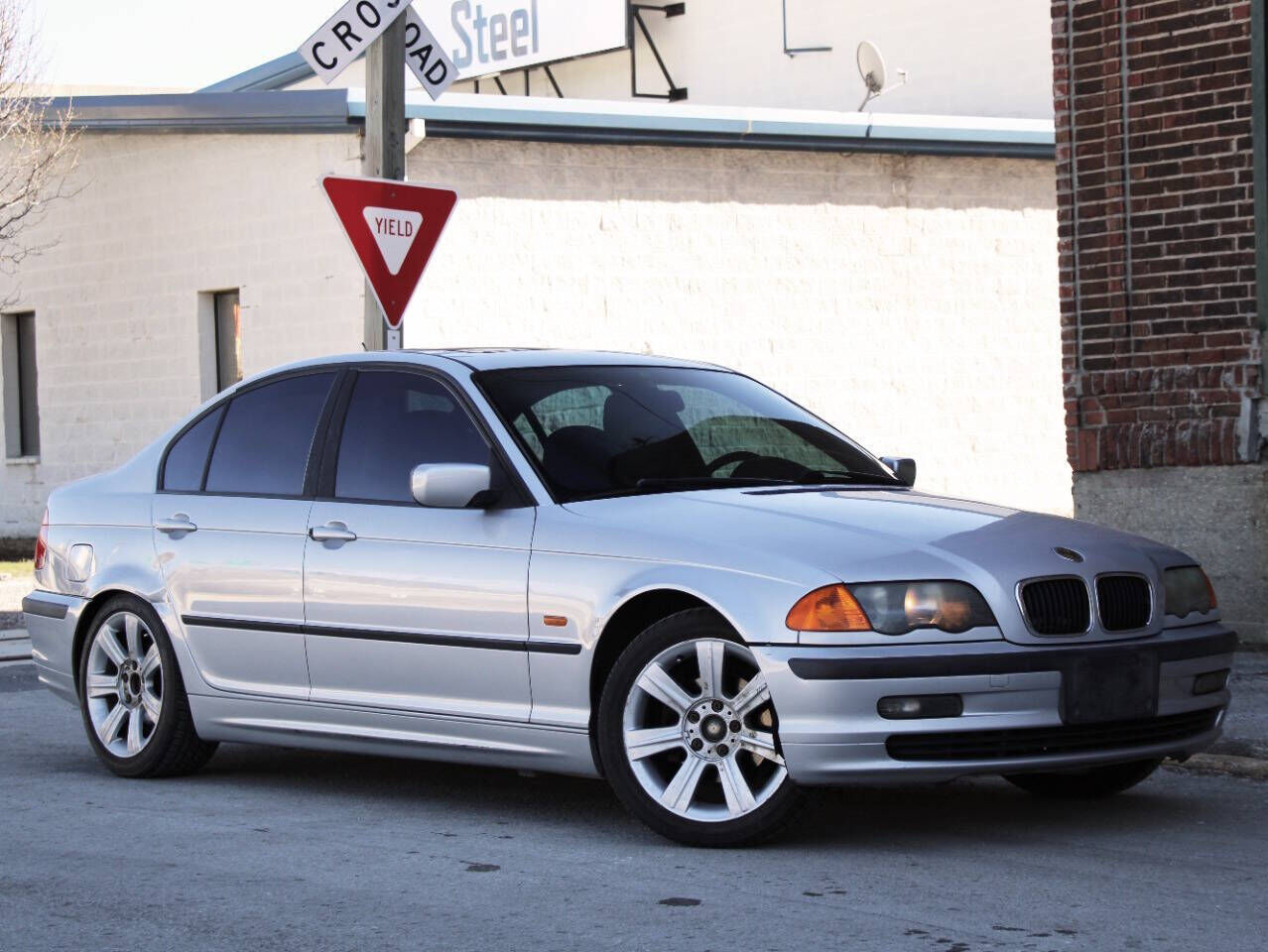 BMW 323i