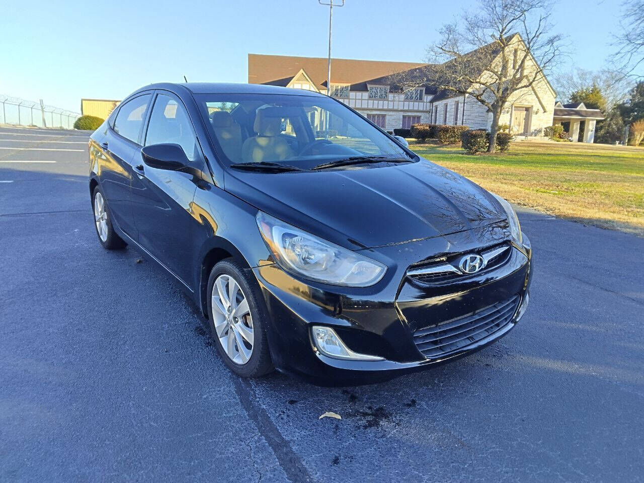 2012 HYUNDAI Accent