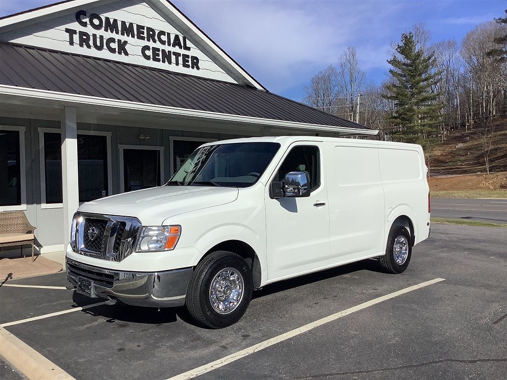2017 NISSAN NV