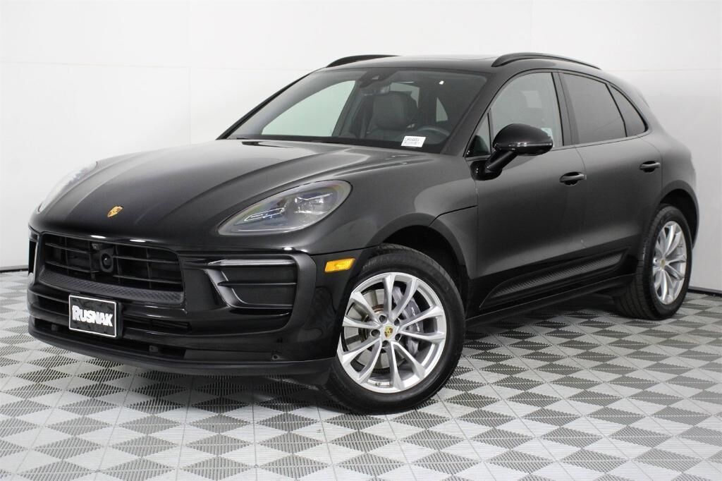 2025 PORSCHE Macan