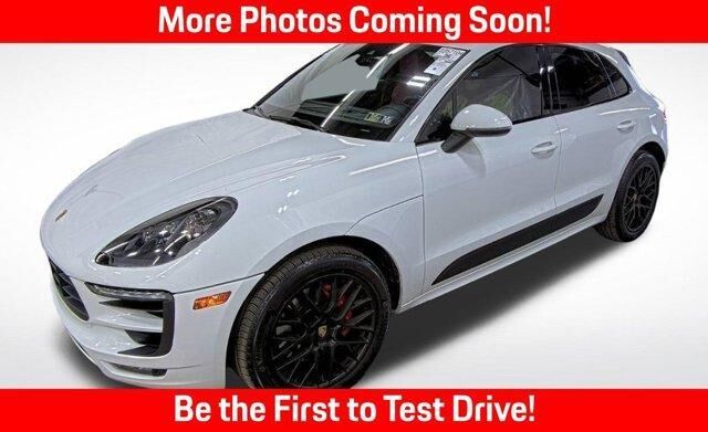 2017 PORSCHE Macan