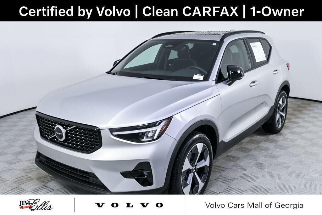 2025 VOLVO XC40