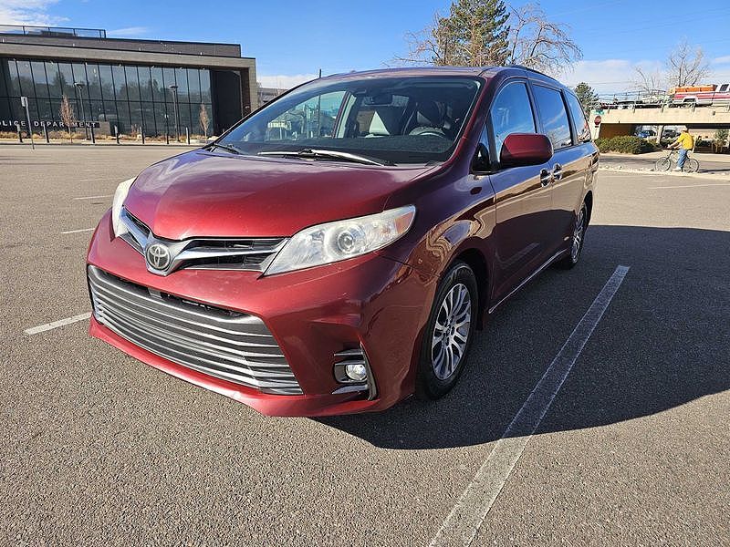 2018 TOYOTA Sienna