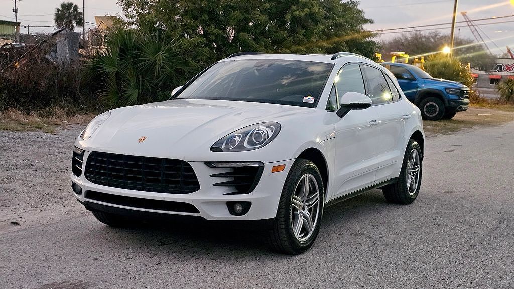 2017 PORSCHE Macan