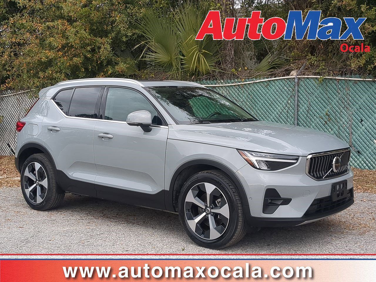 2025 VOLVO XC40