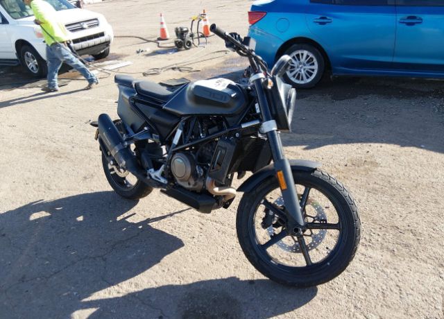 2019 HUSQVARNA Svartpilen 701