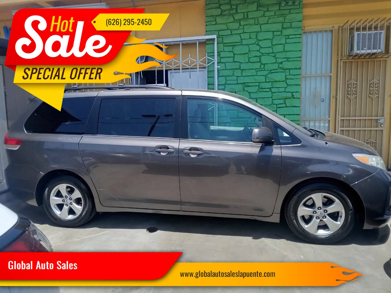 2012 TOYOTA Sienna