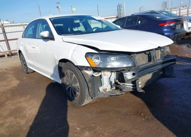 2014 VOLKSWAGEN Passat