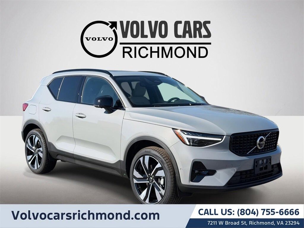 2026 VOLVO XC40