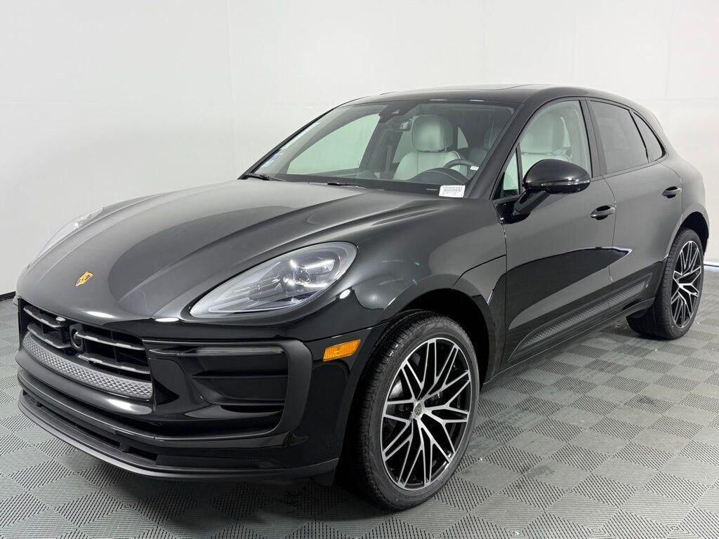 2025 PORSCHE Macan