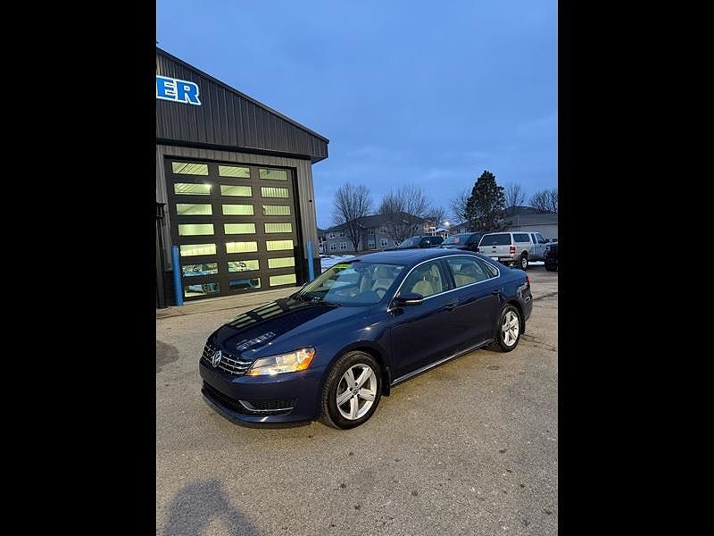 2013 VOLKSWAGEN Passat