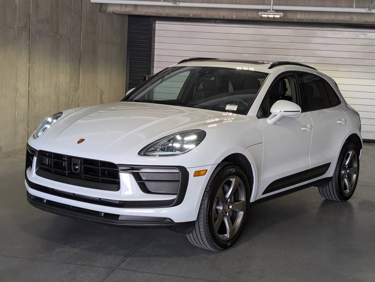 2025 PORSCHE Macan