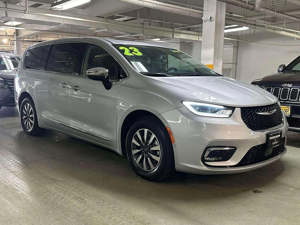 2023 CHRYSLER Pacifica