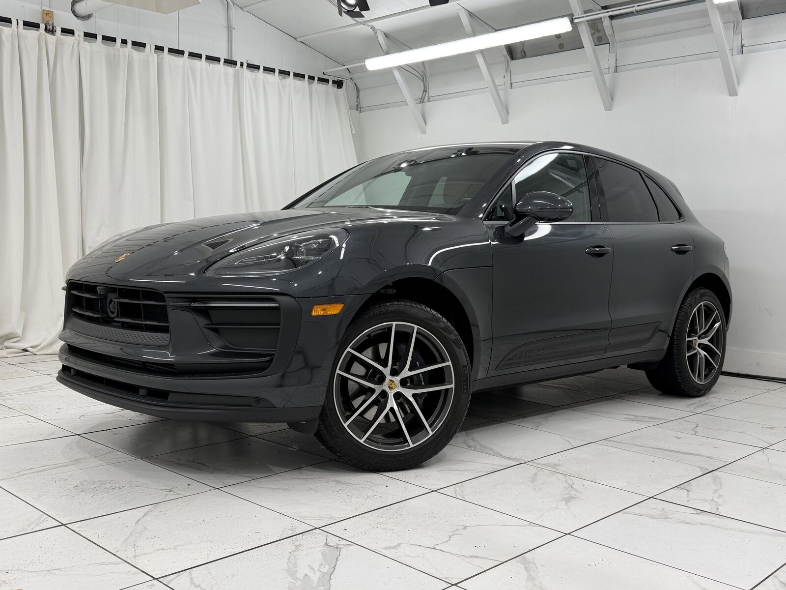 2025 PORSCHE Macan
