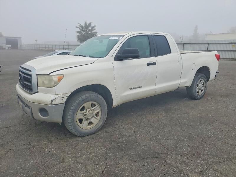 2011 TOYOTA Tundra