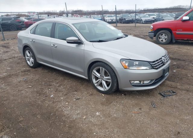 2013 VOLKSWAGEN Passat