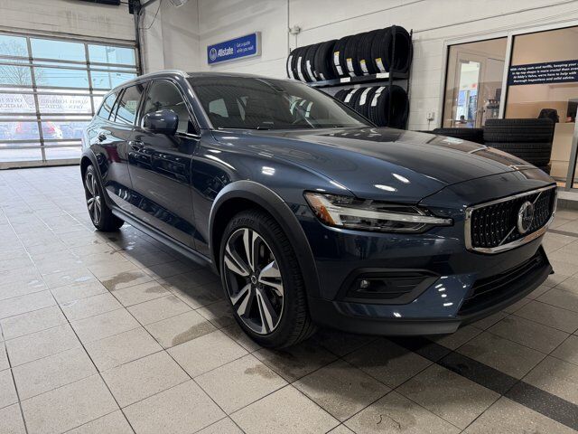 2026 VOLVO V60CC
