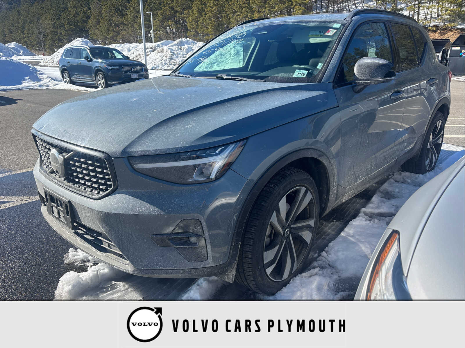 2023 VOLVO XC40