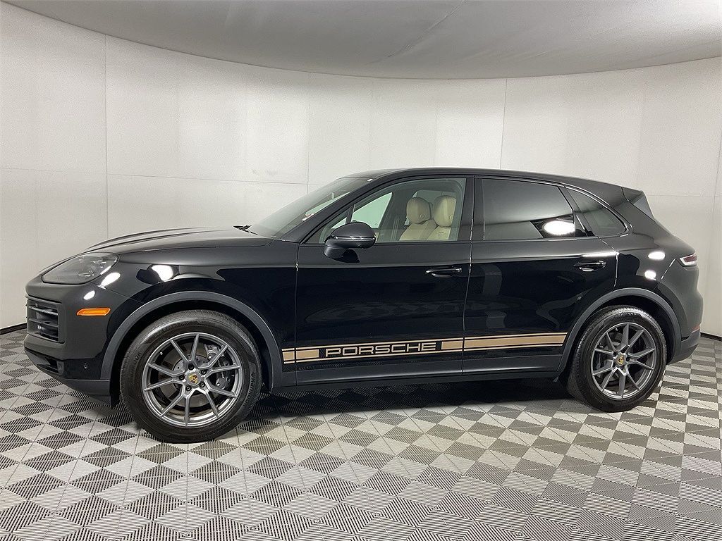 2024 PORSCHE Cayenne