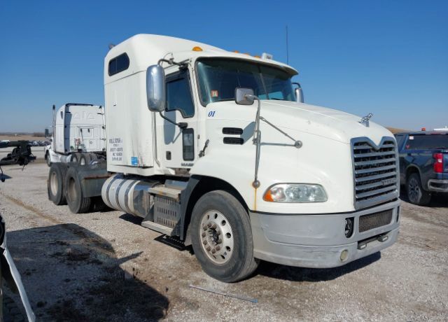 2015 MACK CXU