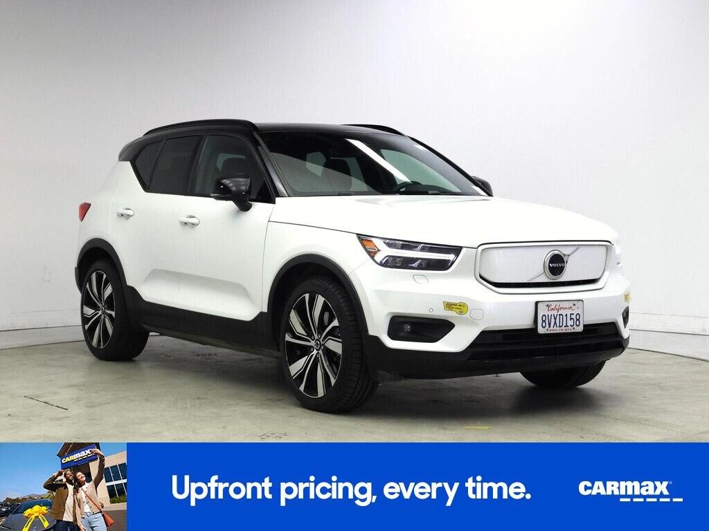 2021 VOLVO XC40