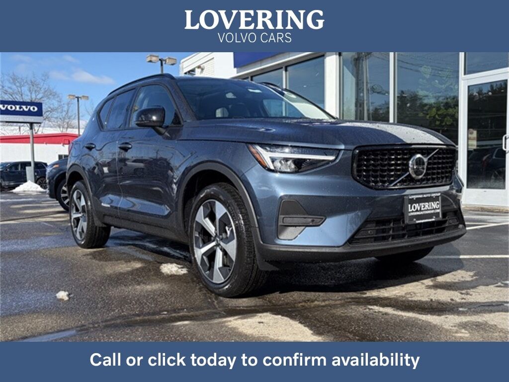 2026 VOLVO XC40