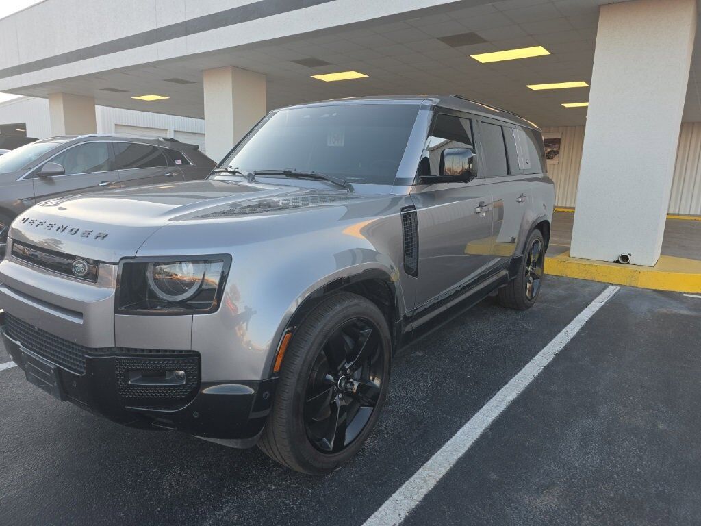 2024 LAND ROVER Defender