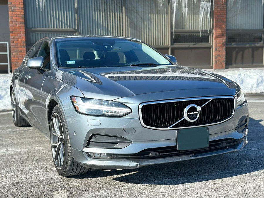 2018 VOLVO S90