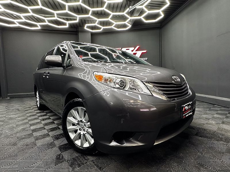 2015 TOYOTA Sienna