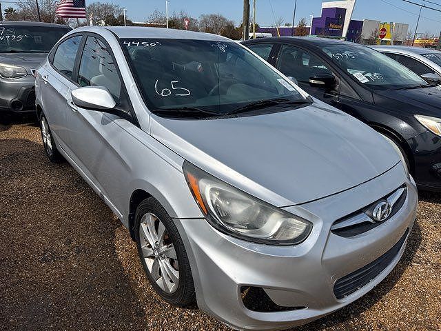 2012 HYUNDAI Accent