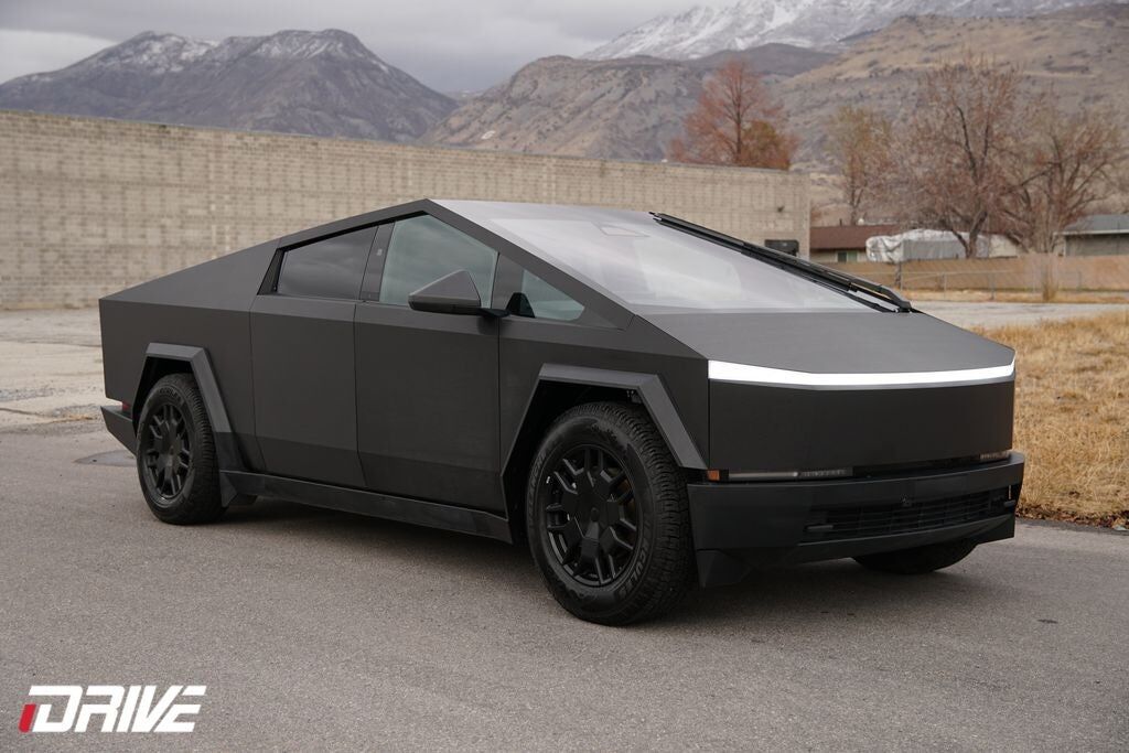 2024 TESLA Cybertruck
