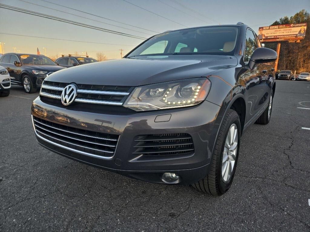 2013 VOLKSWAGEN Touareg