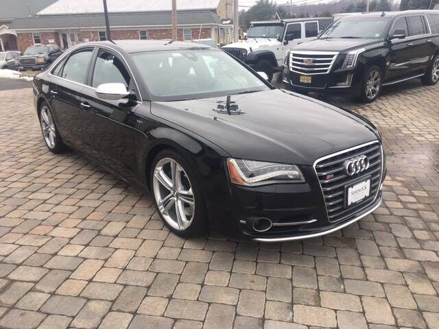 2013 AUDI S8