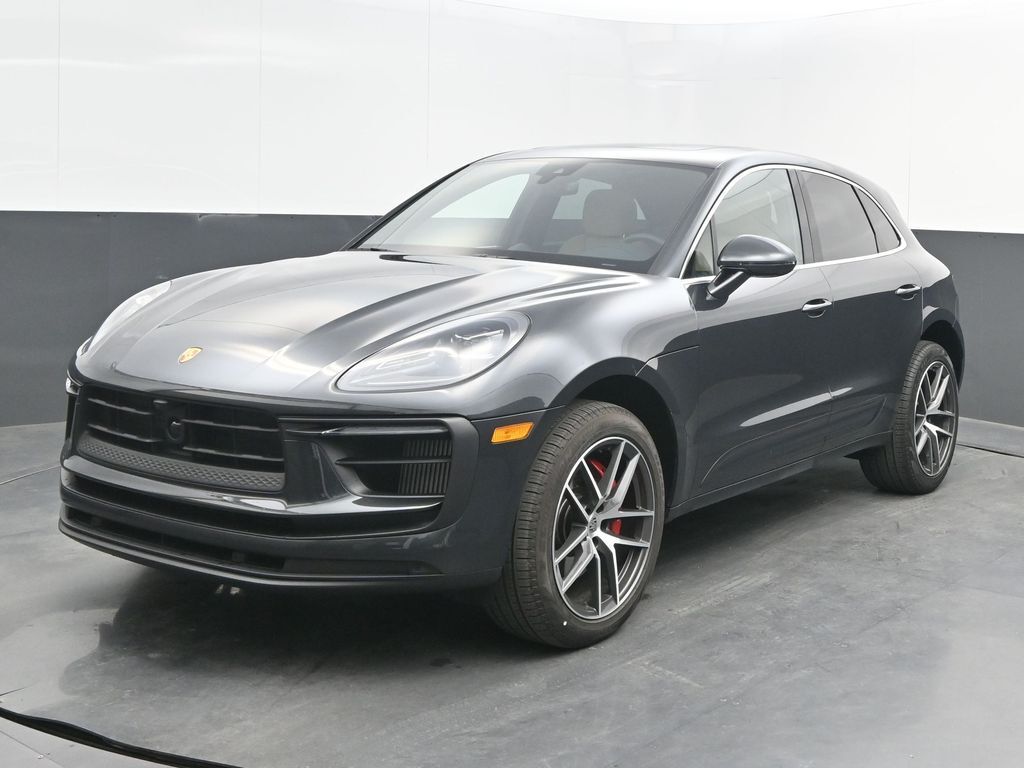 2026 PORSCHE Macan