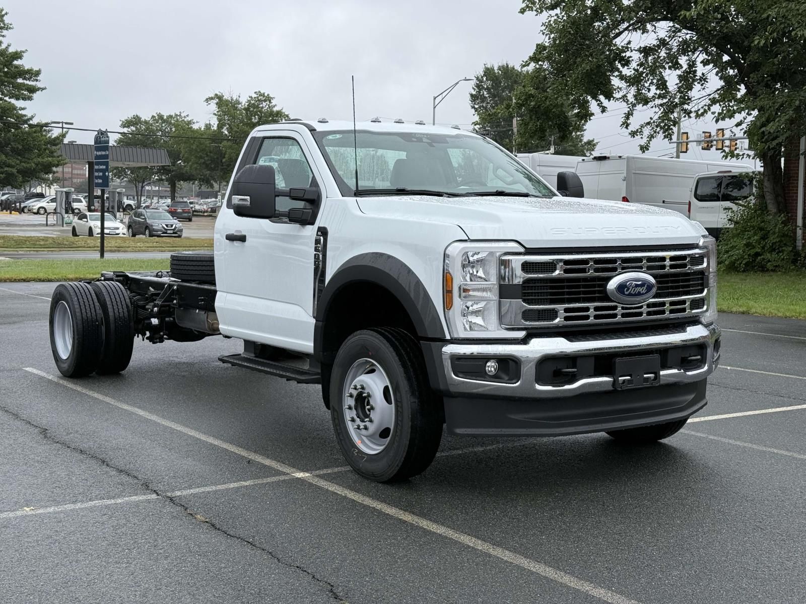 2025 FORD F-600