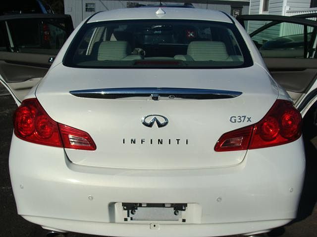 2011 INFINITI G37