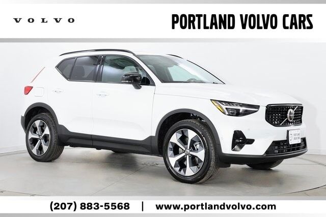 2026 VOLVO XC40