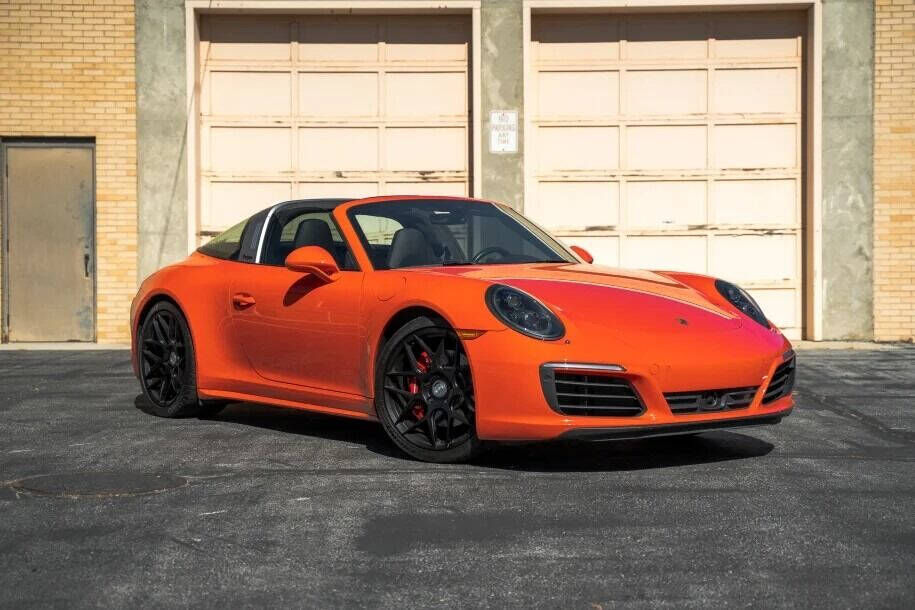 2017 PORSCHE 911