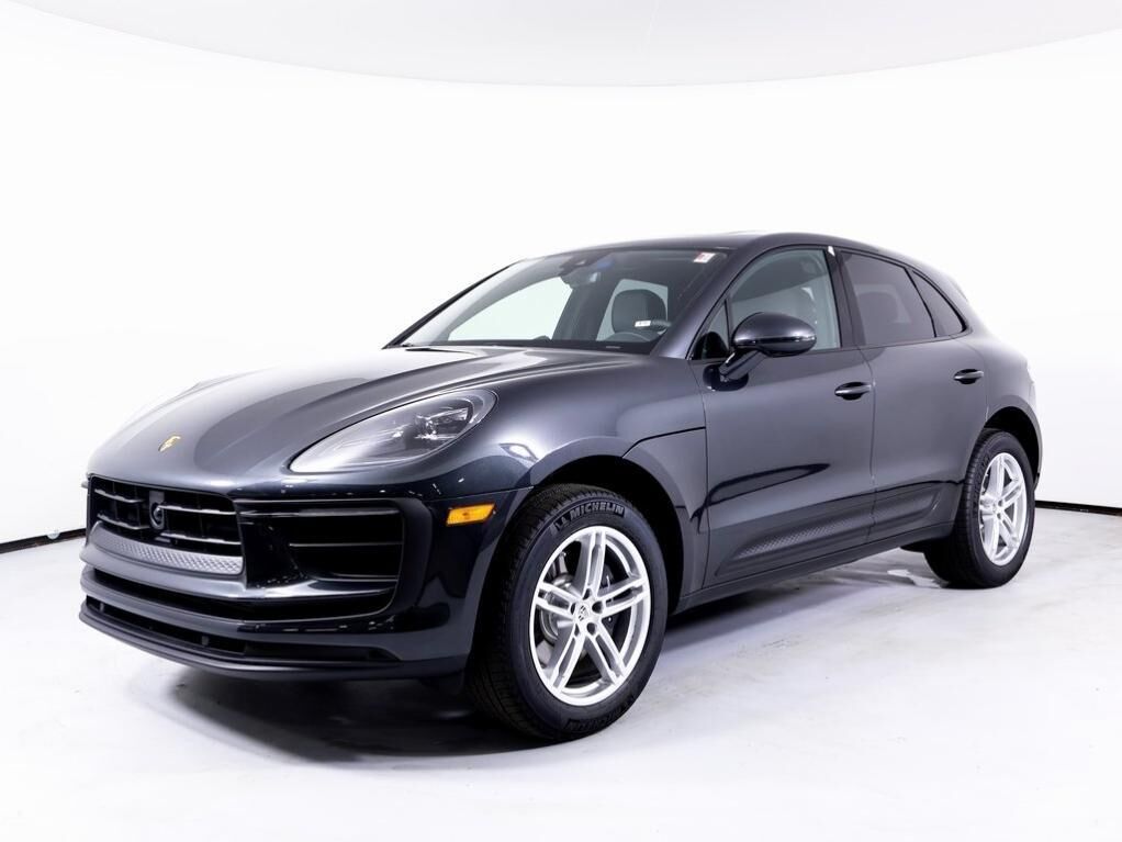 2025 PORSCHE Macan