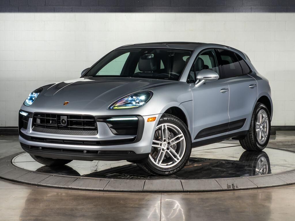 2025 PORSCHE Macan