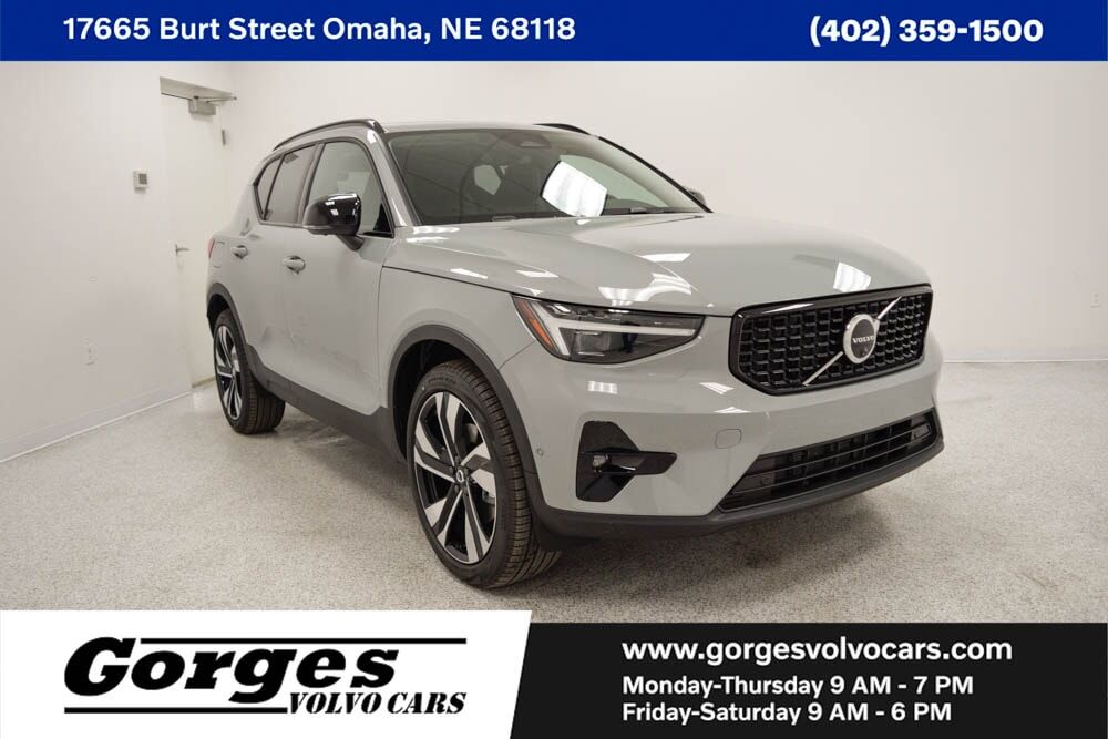 2026 VOLVO XC40